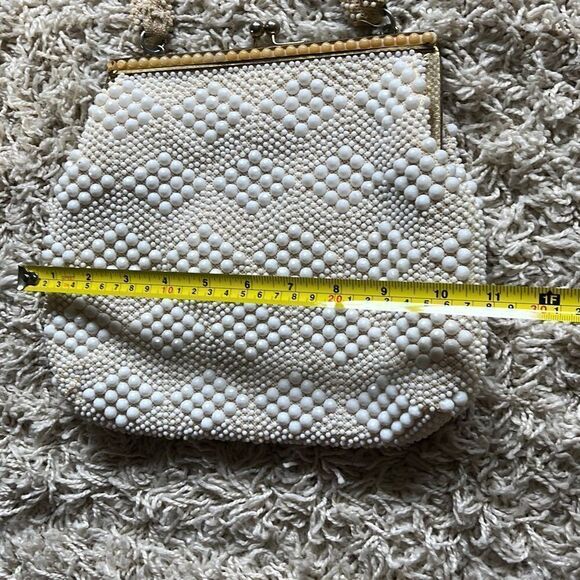 Beautiful cream 1960s Vintage Handmade White Beaded Handbag Purse Kiss-lock - Picture 13 of 16